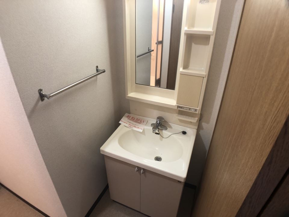 洗面設備　独立洗面台です