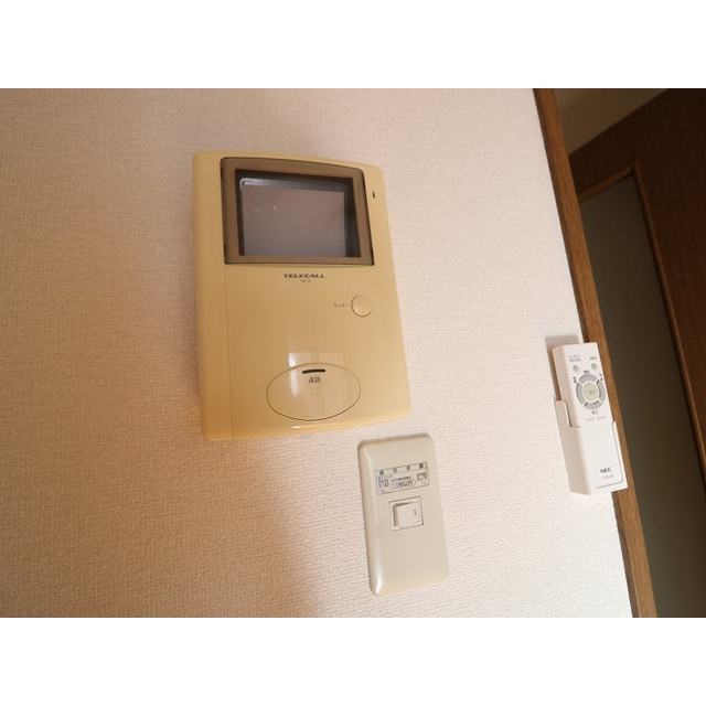 セキュリティ　モニター付インターホンで女性にも安心です。