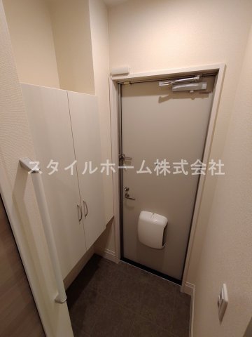 玄関　別部屋写真です。