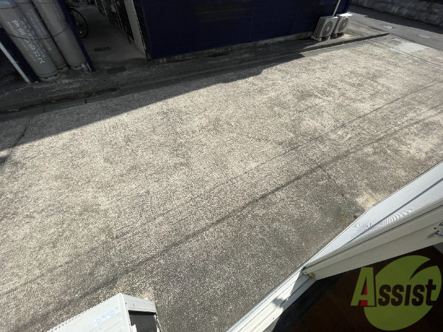 バルコニー　窓を開けたらこんな雰囲気になっています。