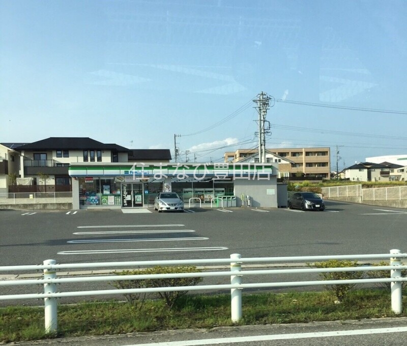 コンビニ　ファミリーマート東名三好インター店（コンビニ）まで402m