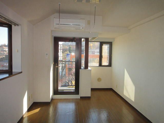 居室・リビング　別部屋参考写真です