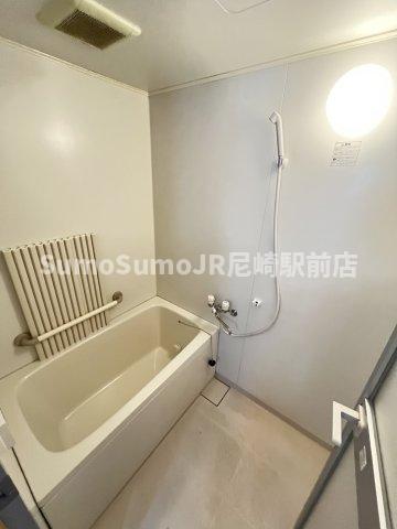 バス・シャワールーム　コンパクトで使いやすいお風呂です