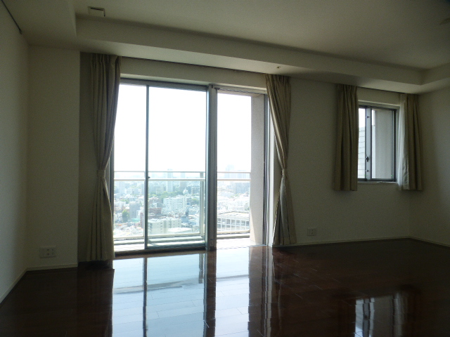 居室・リビング　※別部屋の参考写真です。