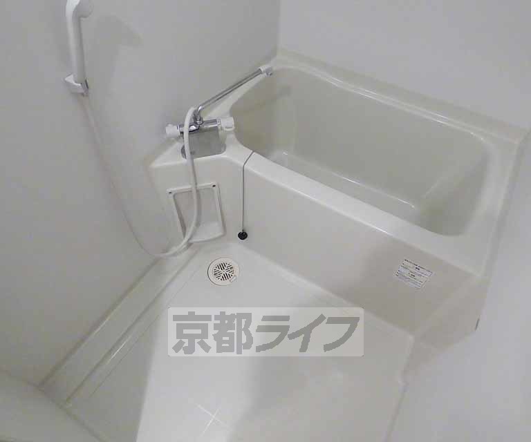 バス・シャワールーム　バスルームです。