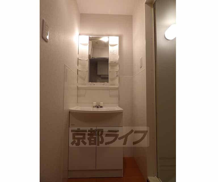 洗面設備　独立洗面台です。