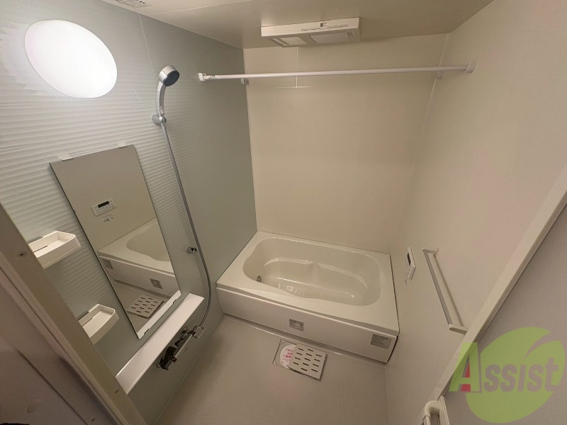 バス・シャワールーム　浴室になります。浴槽も広々としておりました。