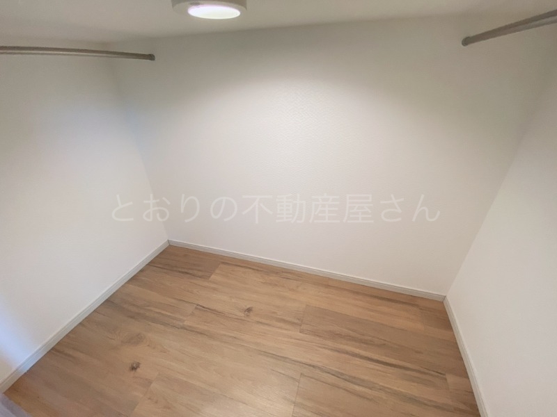 収納　ウォークインクローゼット（ロフト下）