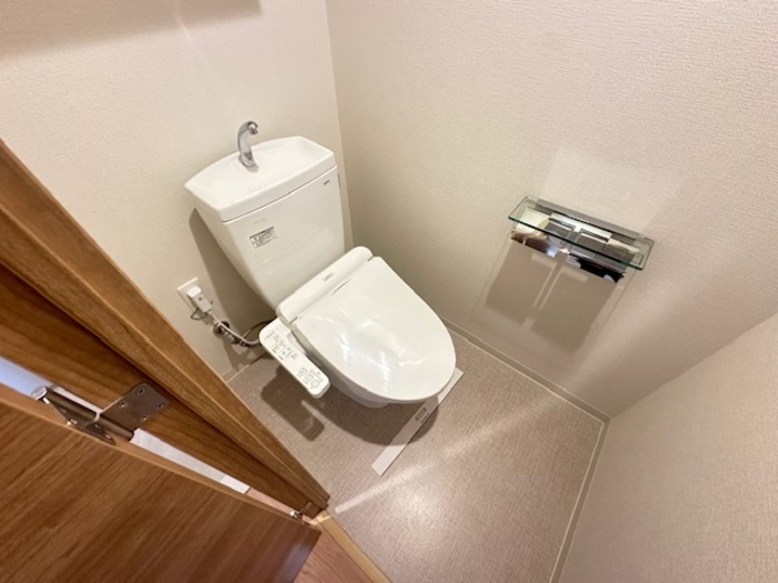 トイレ　※別階の写真となります。現状優先。