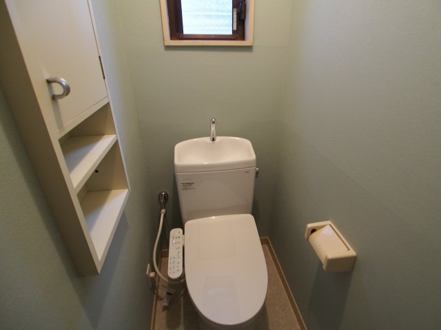 トイレ　ウオシュレット付き