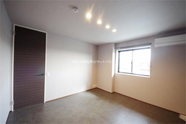 その他部屋・スペース　洋室８帖