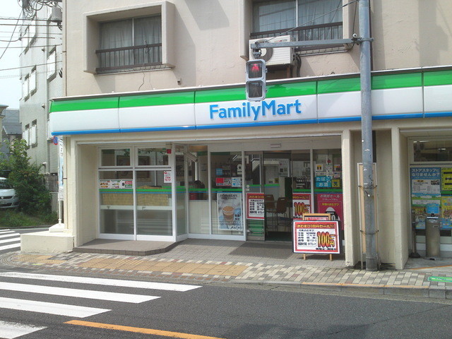 コンビニ　ファミリーマート下連雀三丁目店（コンビニ）まで147m