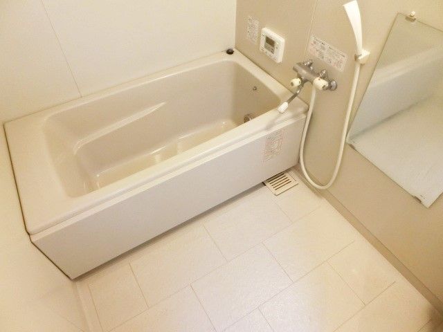 バス・シャワールーム　追焚のできるバスルーム。