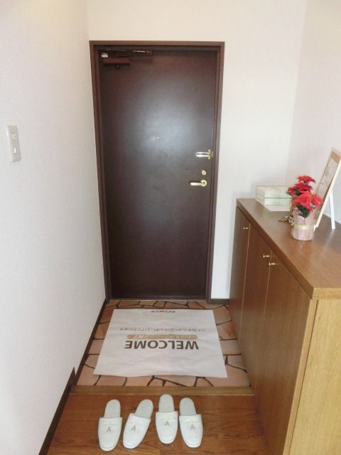玄関　玄関にはシューズボックスあります