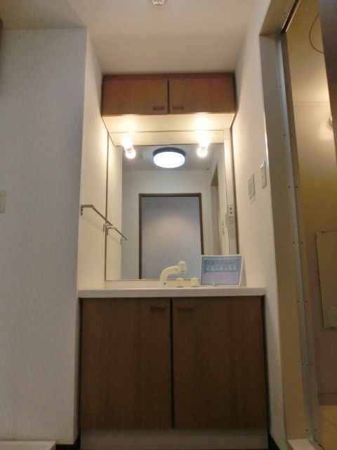 洗面設備　便利な独立洗面化粧台あり