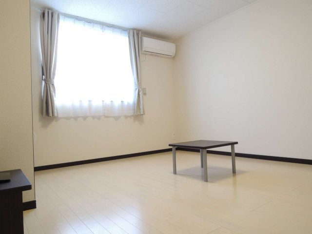 居室・リビング　エアコン・照明完備