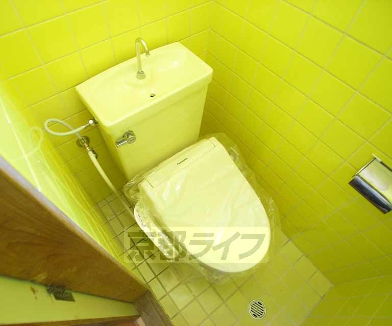 トイレ　ウォシュレット付きです。