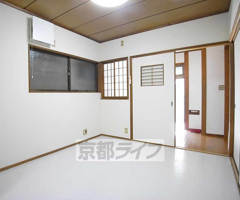 居室・リビング　１階の洋室です。