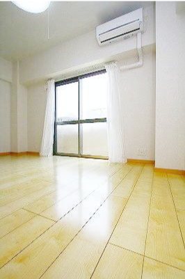 居室・リビング　開放的なリビングです