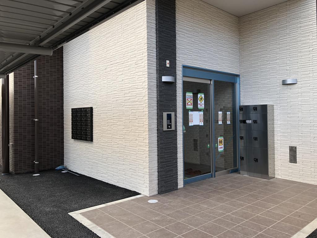 エントランス　オートロック・宅配BOX付き！