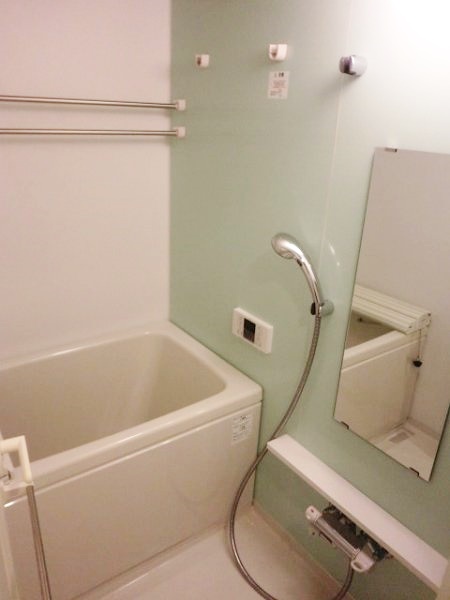バス・シャワールーム　雨の日でも安心の浴室乾燥機付きです♪