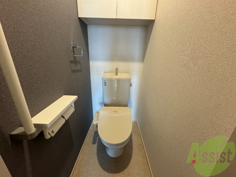 トイレ　トイレはウォシュレット機能付きです。安心して使用できますね。