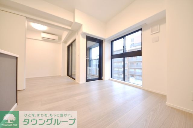 居室・リビング　フロアにより壁紙が違う場合あり