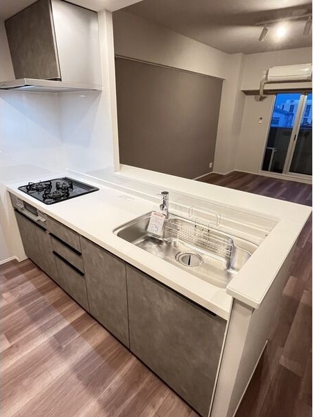 キッチン　※写真は同じマンションの違う部屋のものになります。