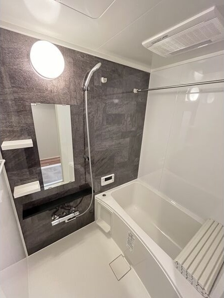 バス・シャワールーム　※写真は同じマンションの違う部屋のものになります。