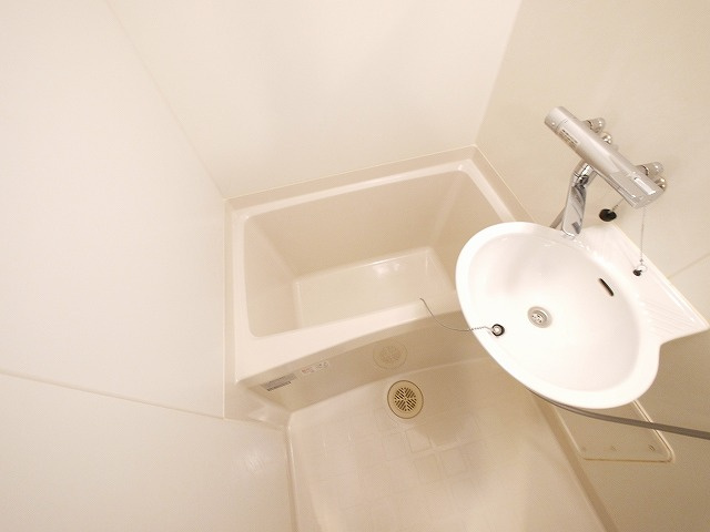 バス・シャワールーム　落ち着いた空間のお風呂です