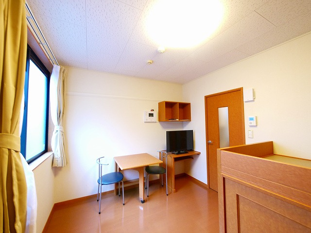 居室・リビング　こちらの居間で趣味の時間をお楽しみください