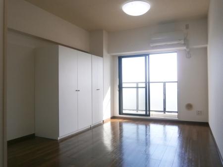 居室・リビング　室内