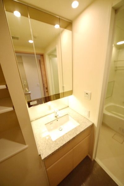 洗面設備　★高級感のあるドレッサー★