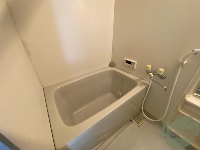 バス・シャワールーム　追い焚き機能が付いているのでいつでも温かいお風呂に入れますよ