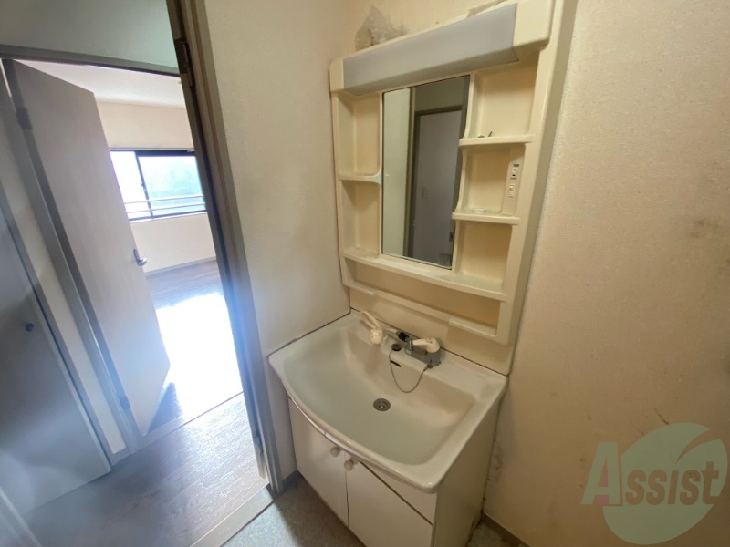 洗面設備　洗面台は独立しています。朝の身支度はこちらでどうぞ～