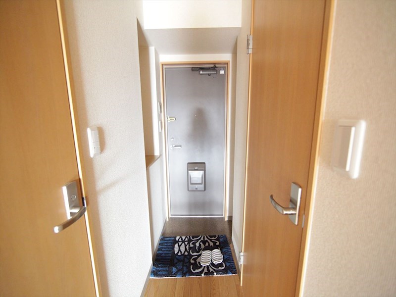 玄関　玄関　シューズボックス付