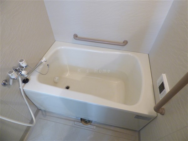 バス・シャワールーム　ゆったりサイズの浴室