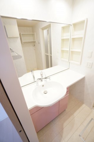 洗面設備　※同物件・反転タイプの写真です。