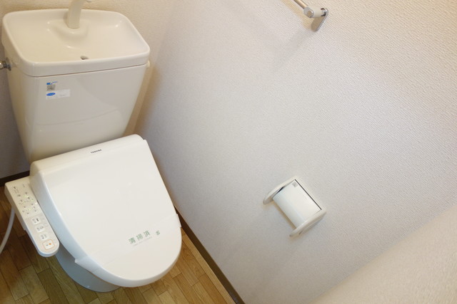トイレ　温水洗浄便座あります♪