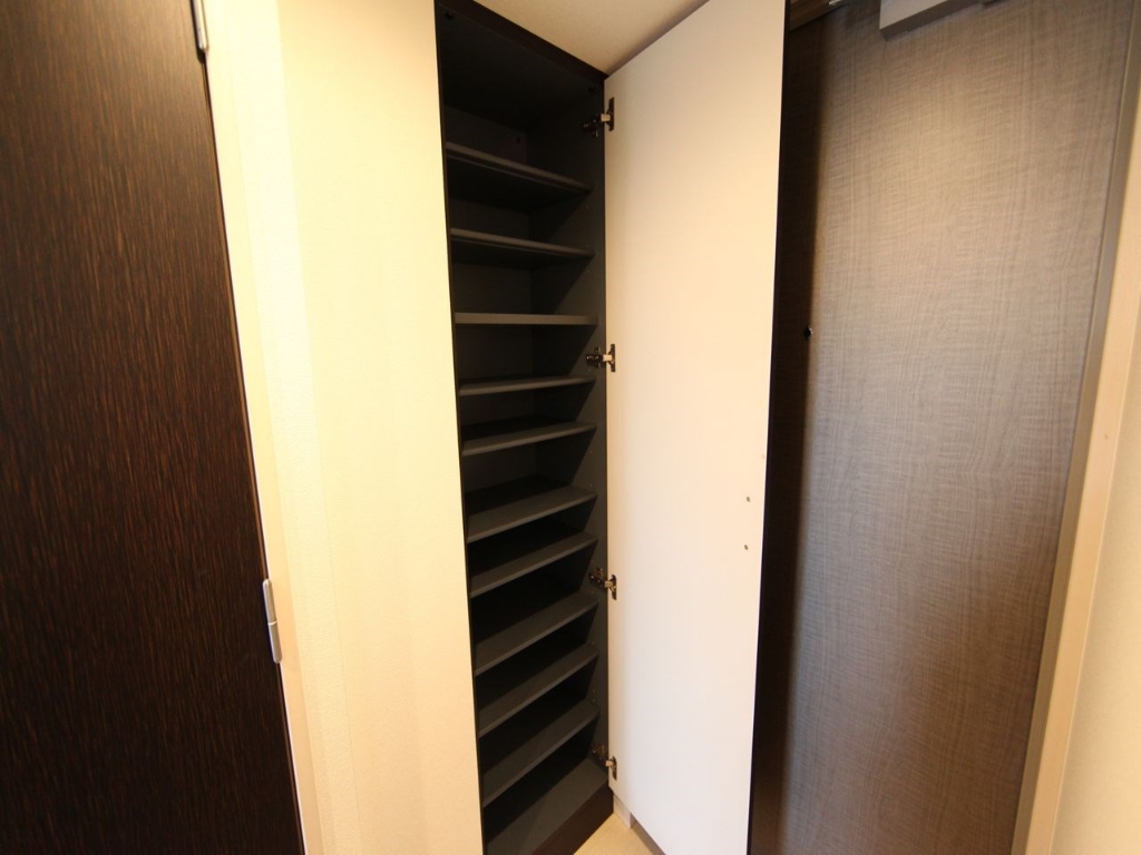 玄関　玄関　シューズボックス付