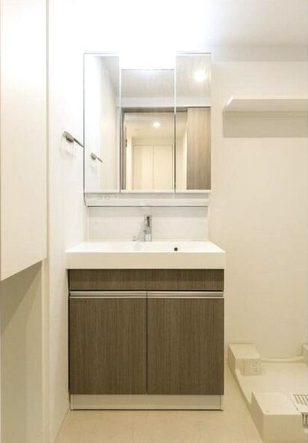 洗面設備　使いやすい洗面台です