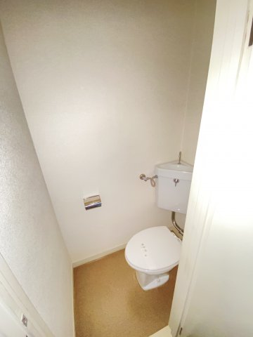 トイレ　コンパクトで使いやすいトイレです。※前回募集時の写真です