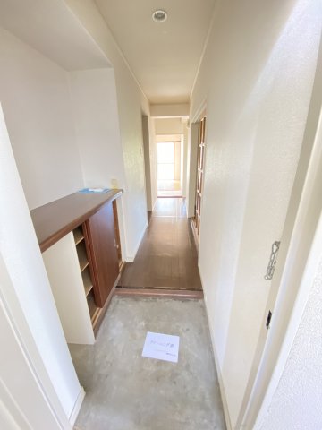 玄関　シューズボックス付きの玄関です！※前回募集時の写真です