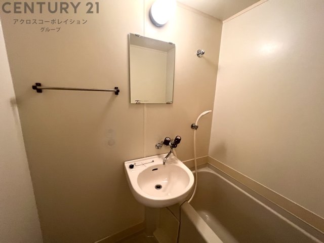 洗面設備　浴室内に洗面台付き！