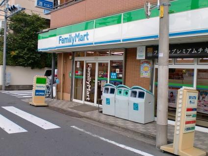 コンビニ　ファミリーマート豊島要町二丁目店（コンビニ）まで207m