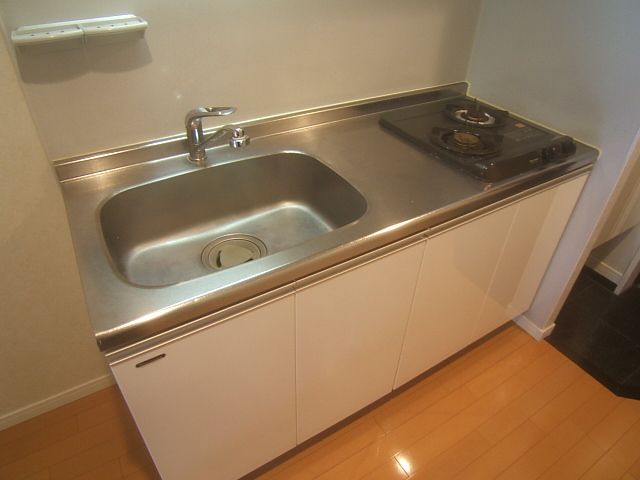 キッチン　コンパクトなキッチンで掃除もラクラク