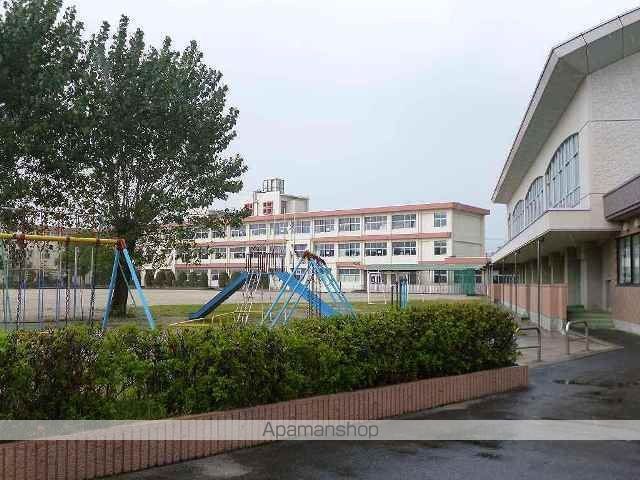 小学校　小牧市立　味岡小学校（小学校）まで450m