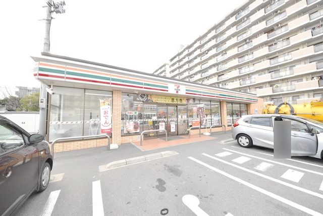 コンビニ　セブンイレブン博多吉塚4丁目店（コンビニ）まで500m