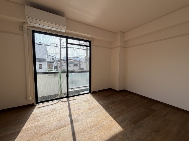 その他部屋・スペース　開放的な寝室です