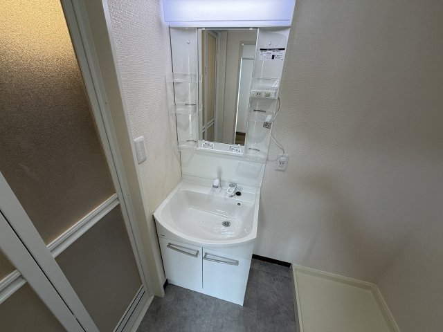 洗面設備　コンパクトで使いやすい洗面所